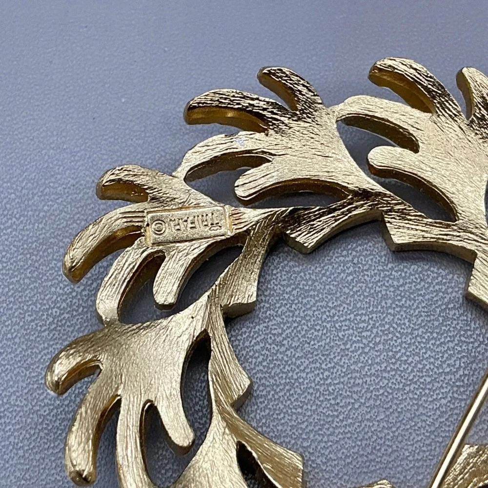 Trifari vintage crown